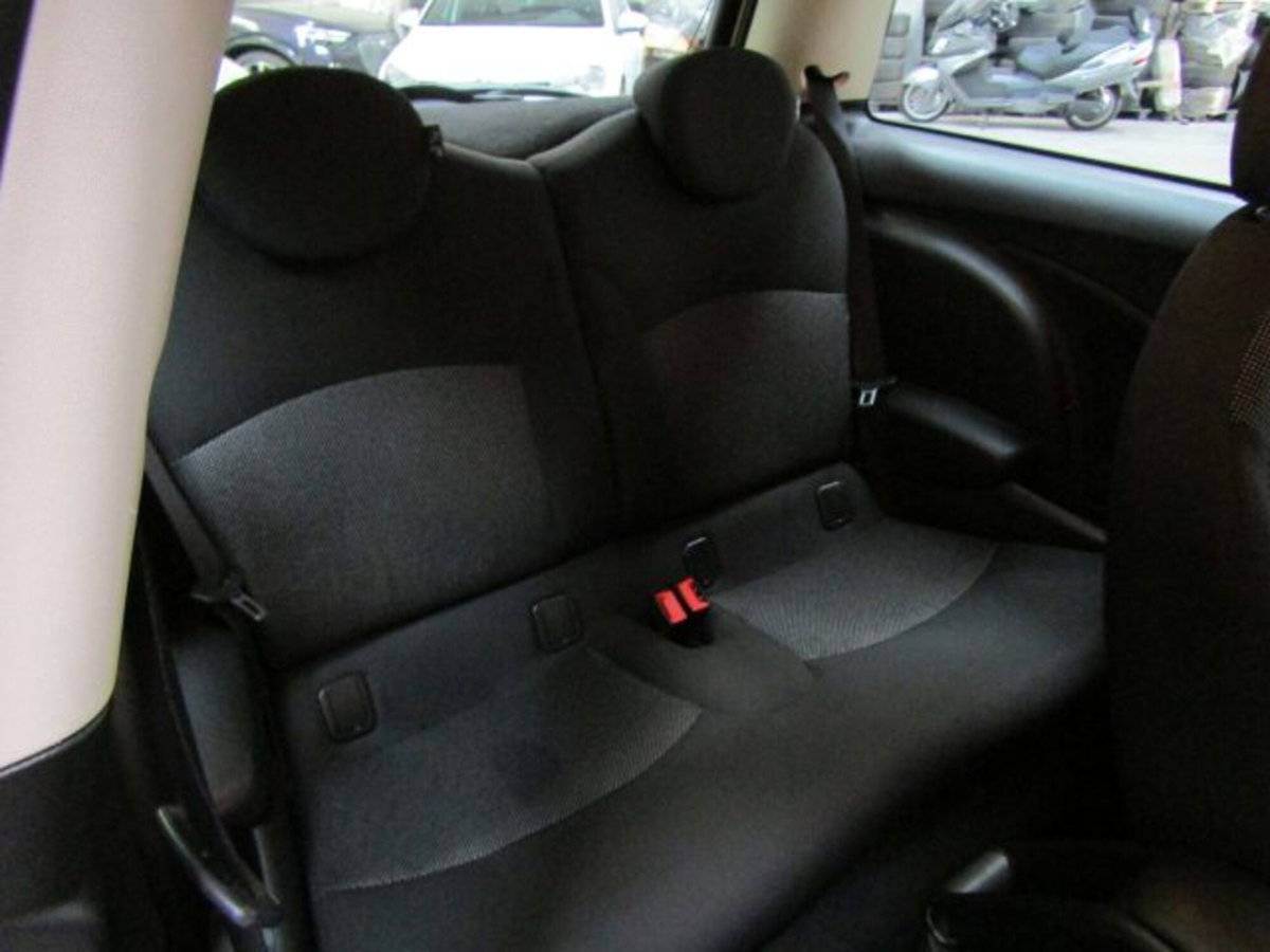 MINI Mini 1.6 16V Cooper D (12)