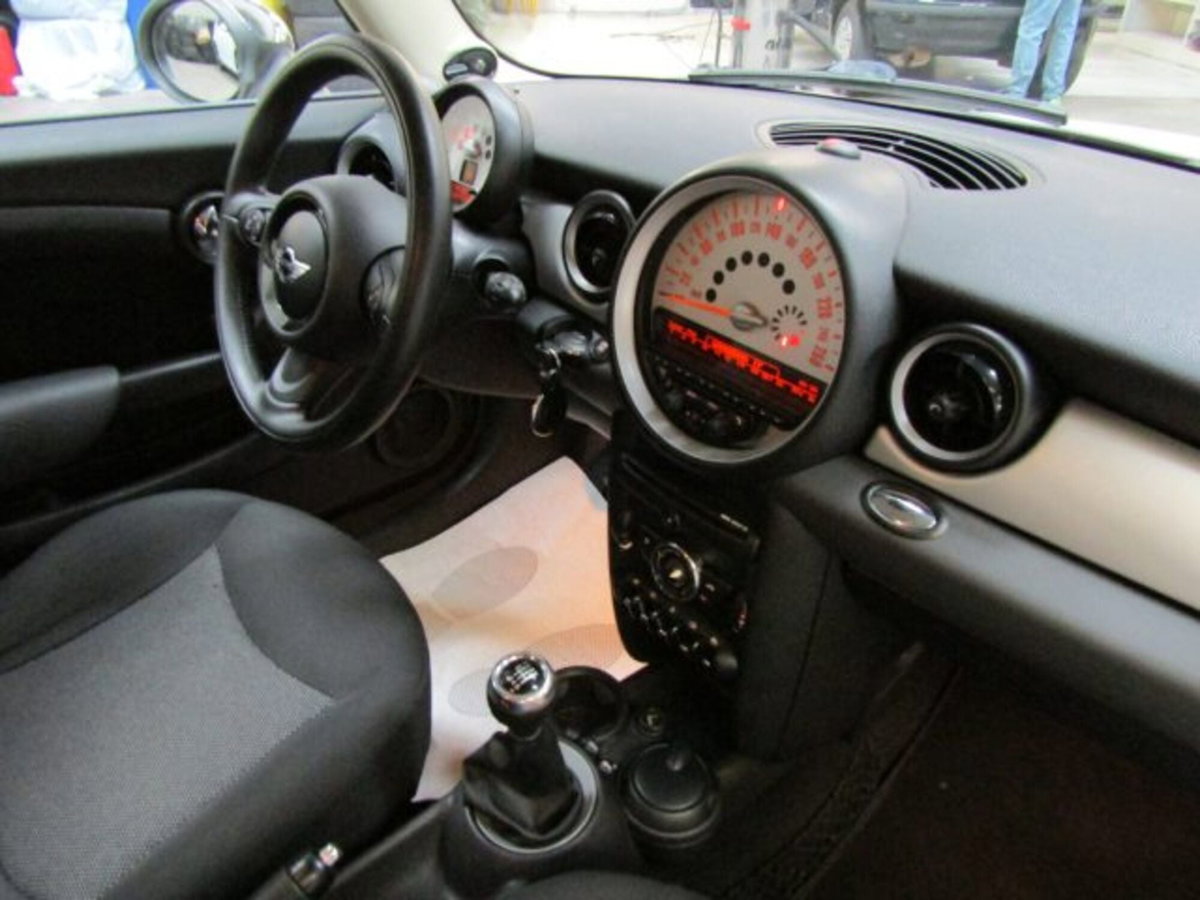 MINI Mini 1.6 16V Cooper D (14)