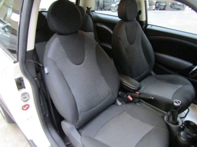 MINI Mini 1.6 16V Cooper D (15)