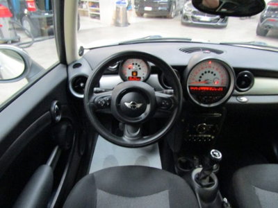 MINI Mini 1.6 16V Cooper D (16)