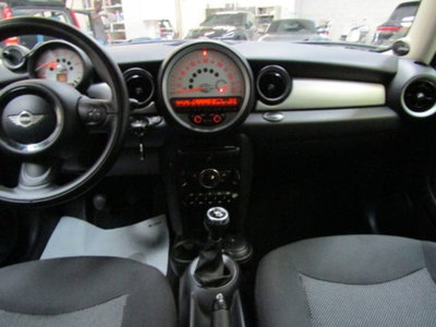 MINI Mini 1.6 16V Cooper D (17)