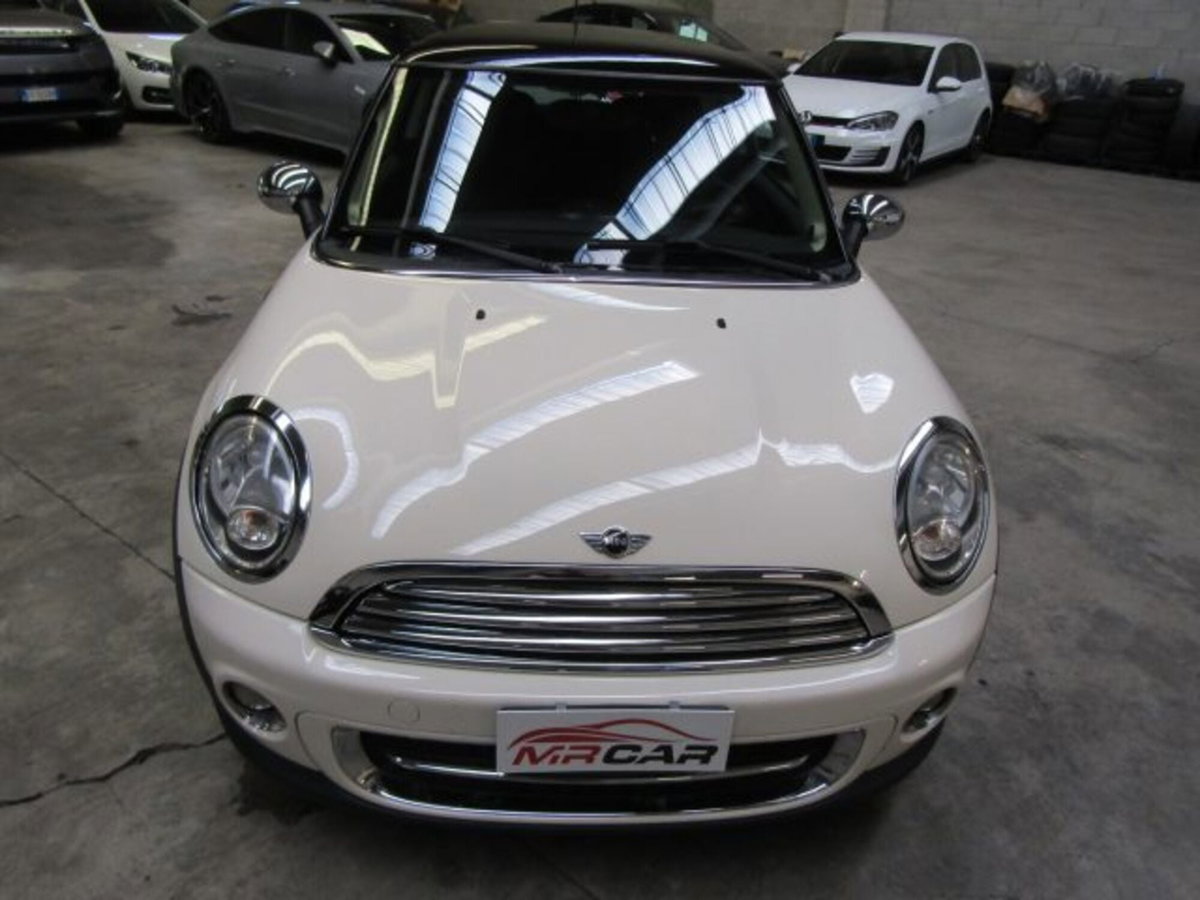 MINI Mini 1.6 16V Cooper D (2)