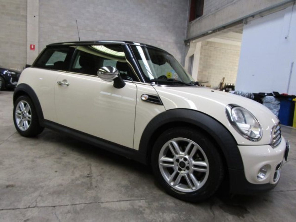 MINI Mini 1.6 16V Cooper D (3)