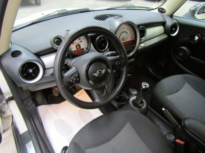 MINI Mini 1.6 16V Cooper D (9)