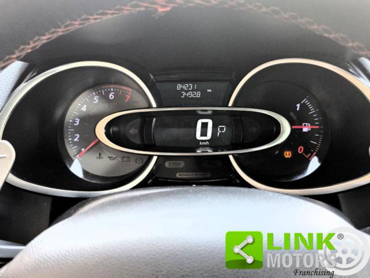 Renault Clio 1.6 T 220CV EDC Start&Stop 5 porte R.S. Trophy (11)