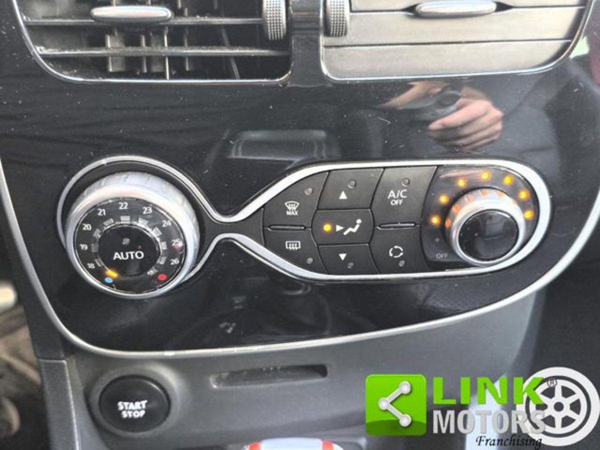 Renault Clio 1.6 T 220CV EDC Start&Stop 5 porte R.S. Trophy (12)