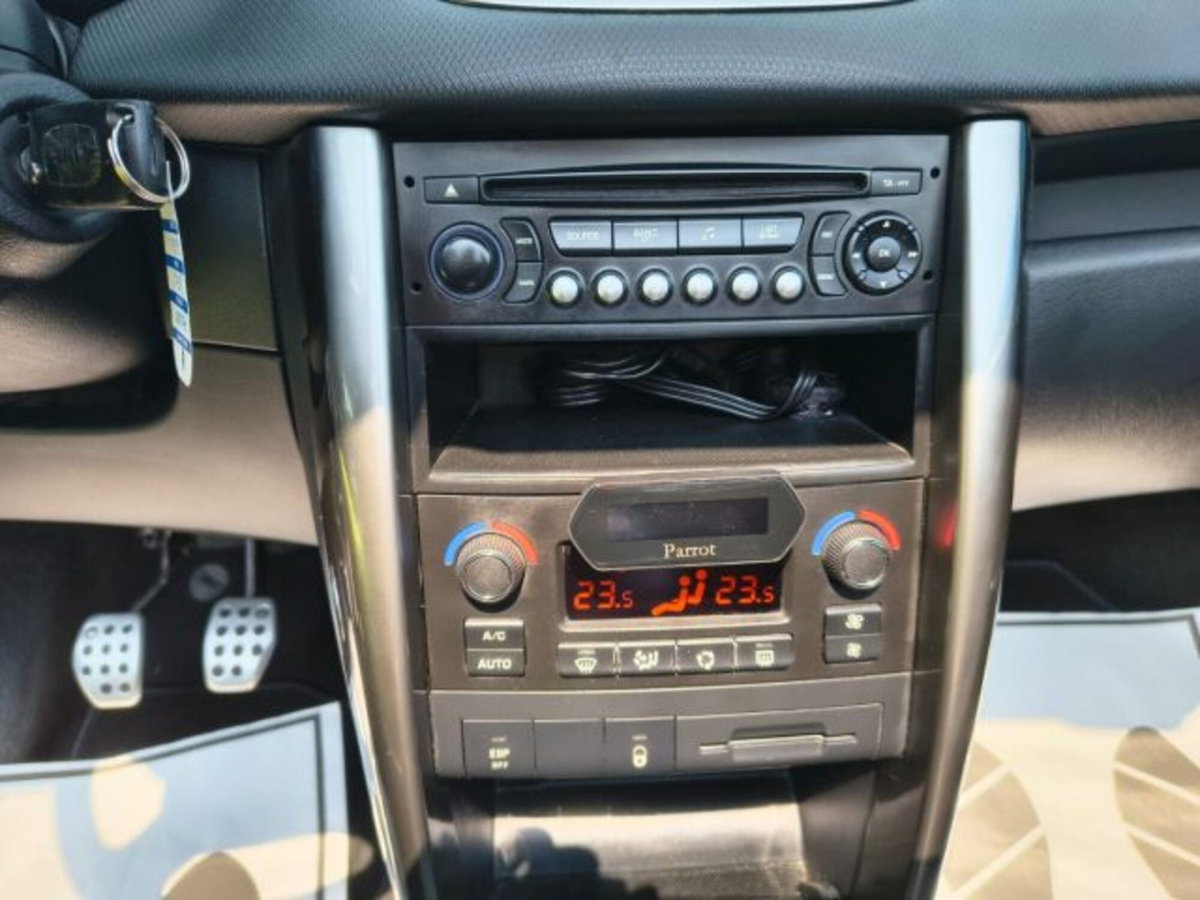 Peugeot 207 Cabrio VTi 120CV CC aut. Féline (13)