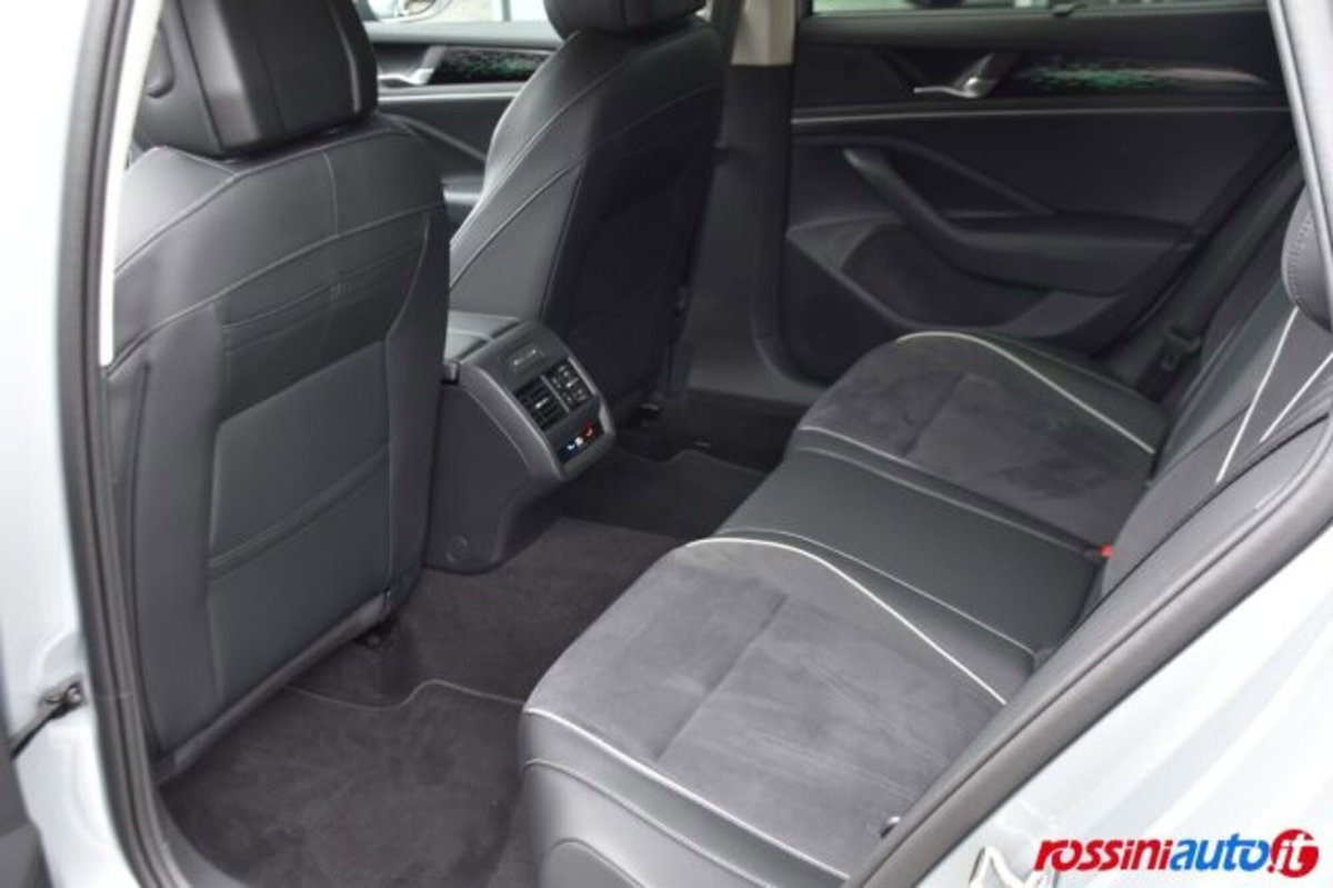 Volkswagen Passat 2.0 tdi scr R-Line 150cv dsg (12)