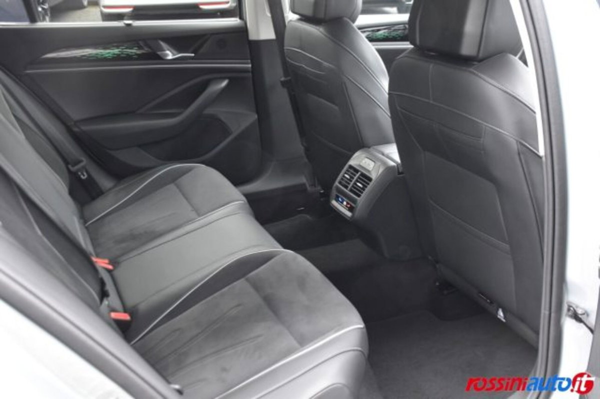 Volkswagen Passat 2.0 tdi scr R-Line 150cv dsg (13)