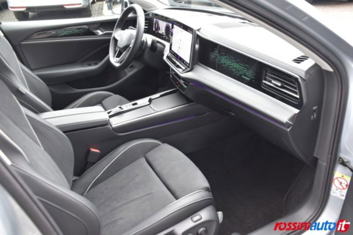 Volkswagen Passat 2.0 tdi scr R-Line 150cv dsg (14)