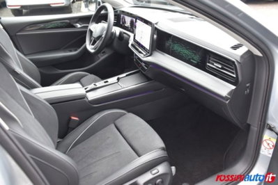 Volkswagen Passat 2.0 tdi scr R-Line 150cv dsg (14)