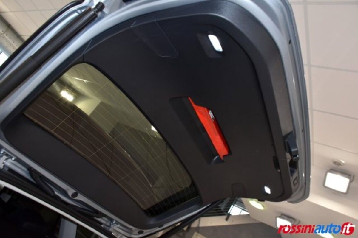Volkswagen Passat 2.0 tdi scr R-Line 150cv dsg (18)