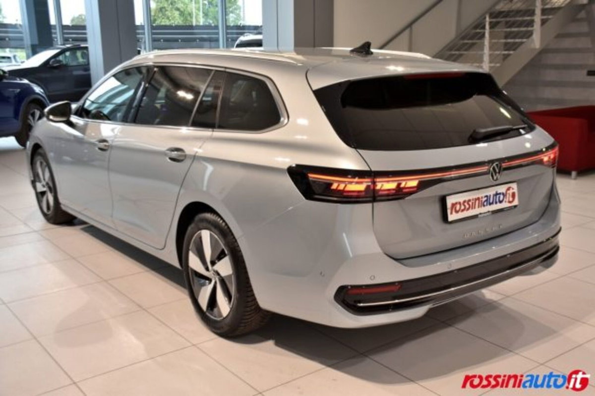 Volkswagen Passat 2.0 tdi scr R-Line 150cv dsg (3)