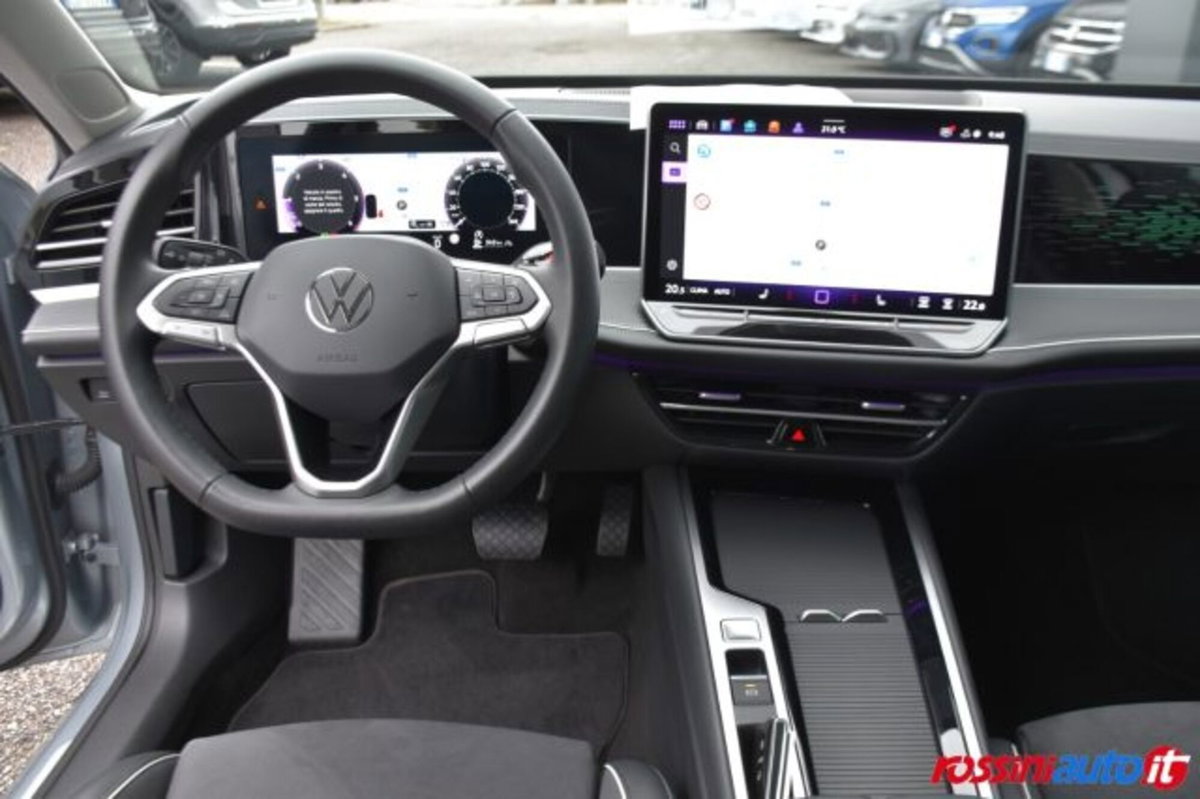 Volkswagen Passat 2.0 tdi scr R-Line 150cv dsg (9)