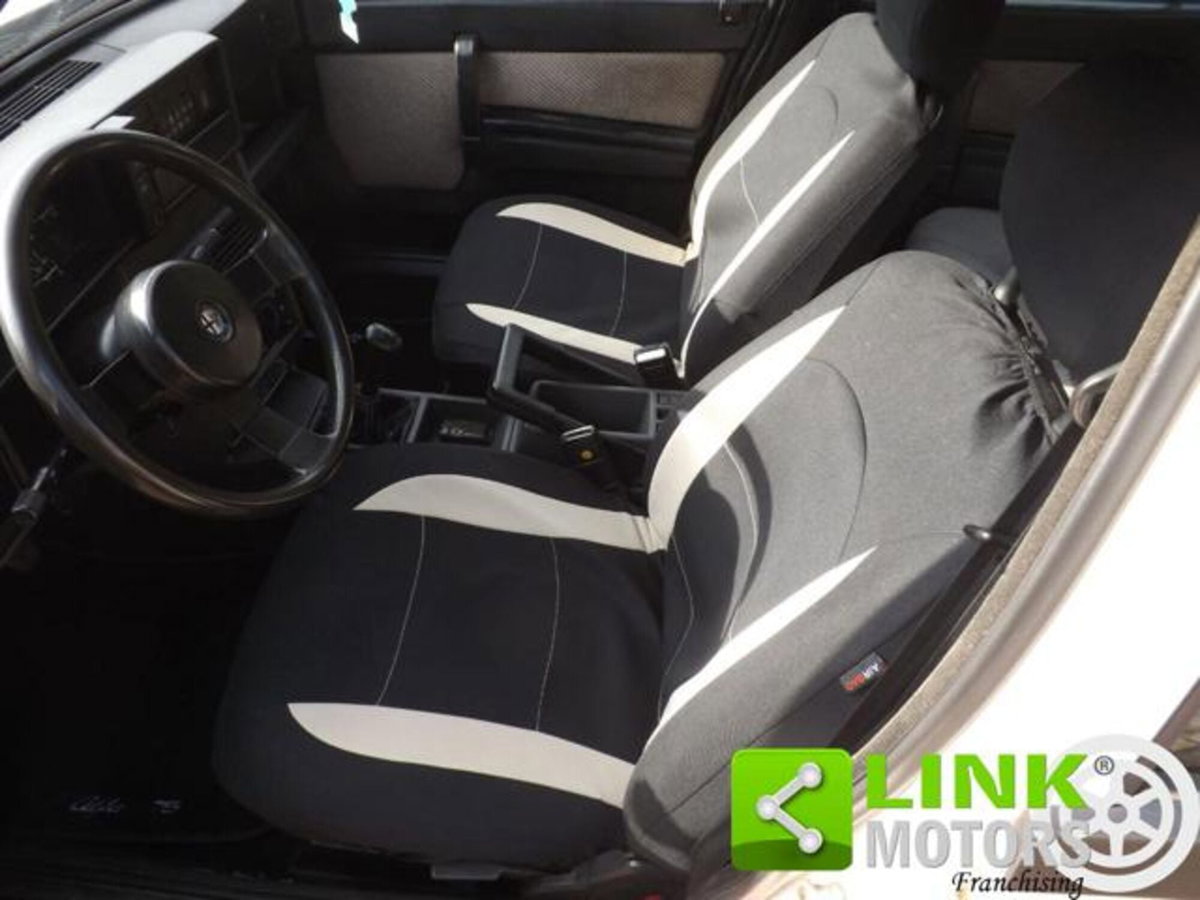 Alfa Romeo 75 2.0 (11)
