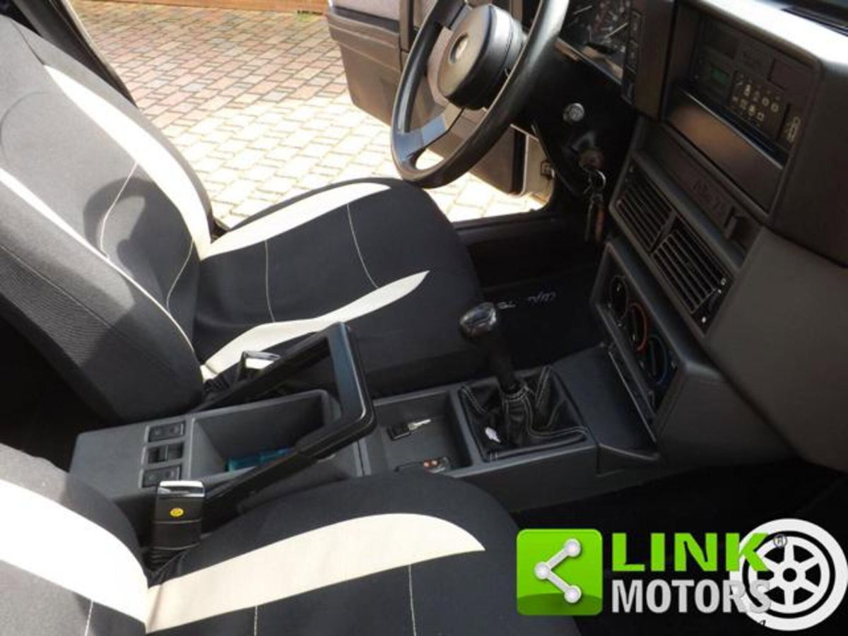 Alfa Romeo 75 2.0 (13)