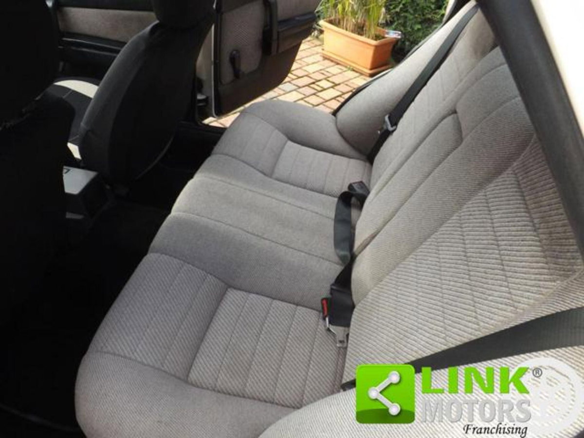 Alfa Romeo 75 2.0 (18)