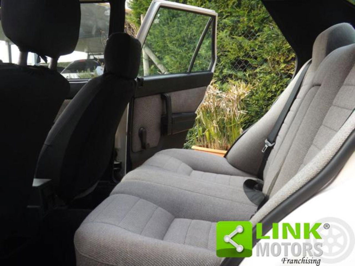 Alfa Romeo 75 2.0 (19)