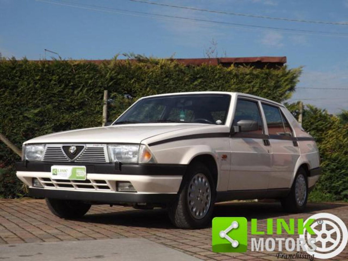 Alfa Romeo 75 2.0 (2)