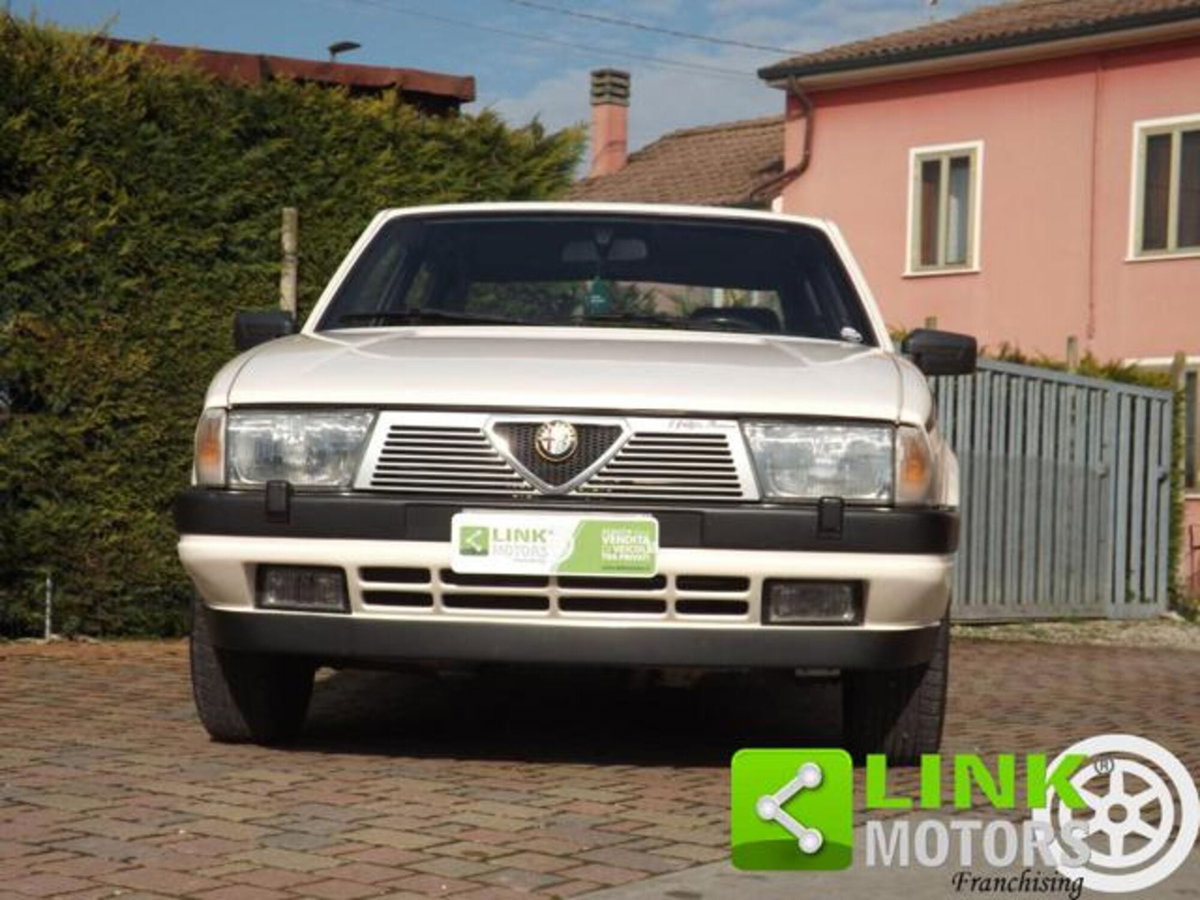 Alfa Romeo 75 2.0 (4)