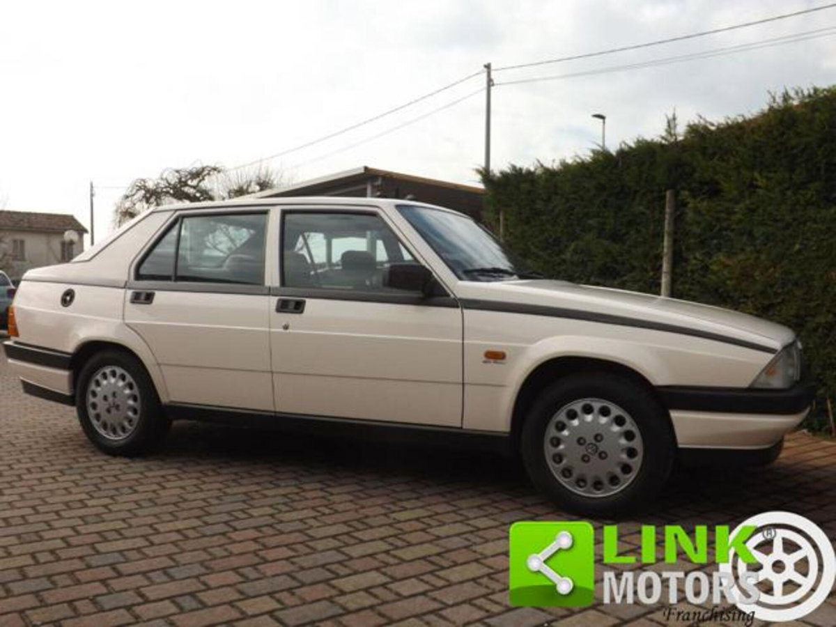 Alfa Romeo 75 2.0 (8)