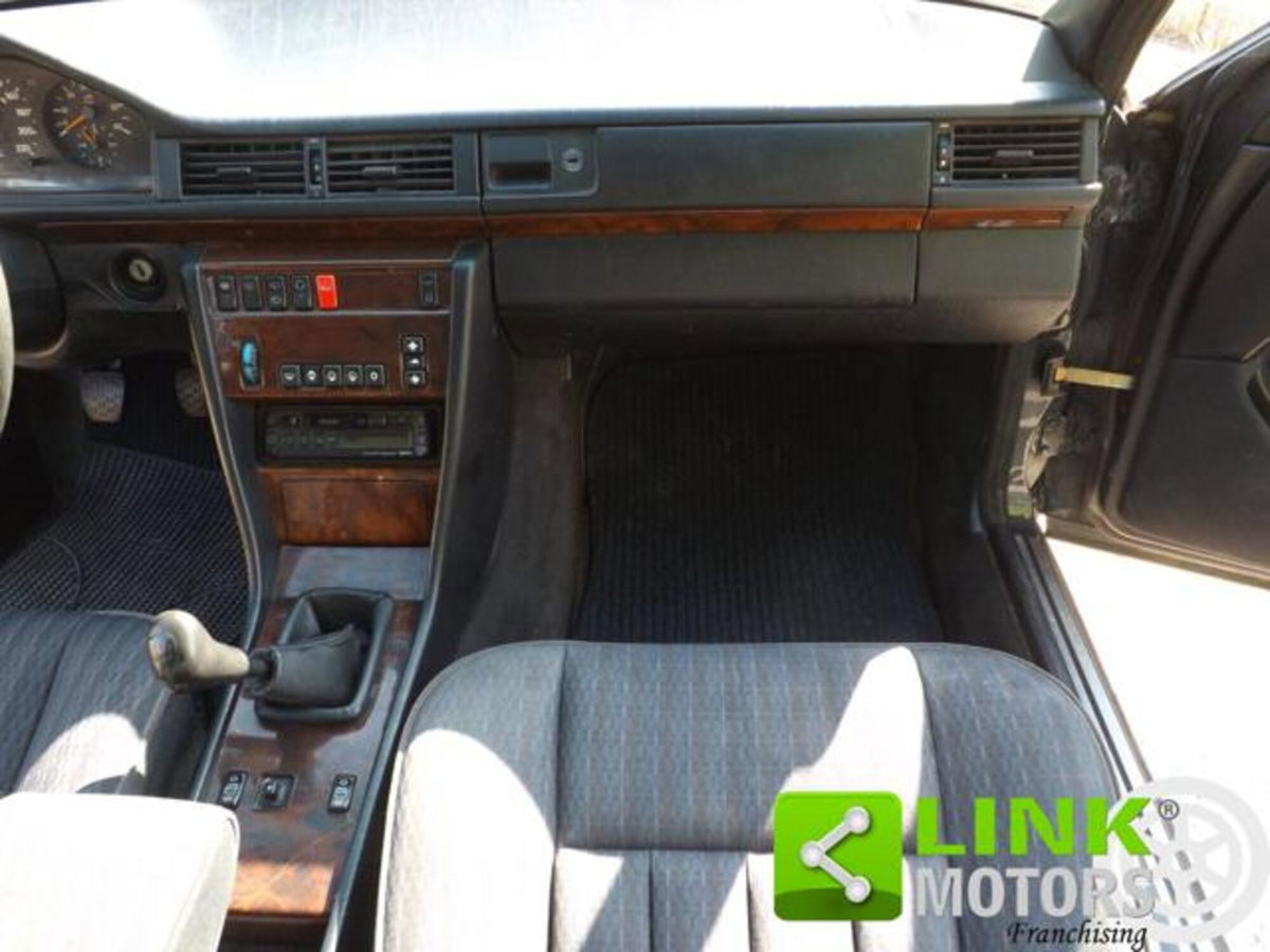 Mercedes-Benz 250 Station Wagon 250 TD turbodiesel cat Station Wagon (20)