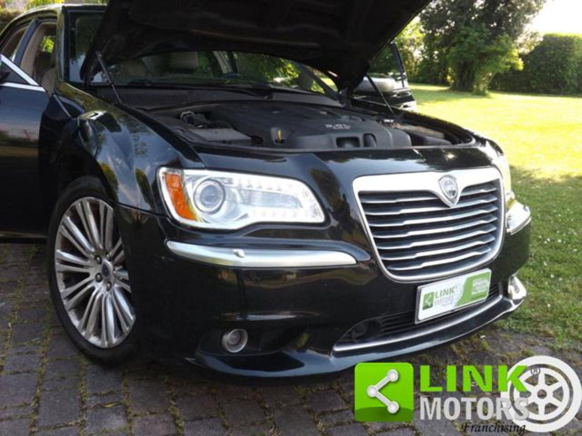 Lancia Thema 3.0 V6 Multijet II 239 CV Executive (13)