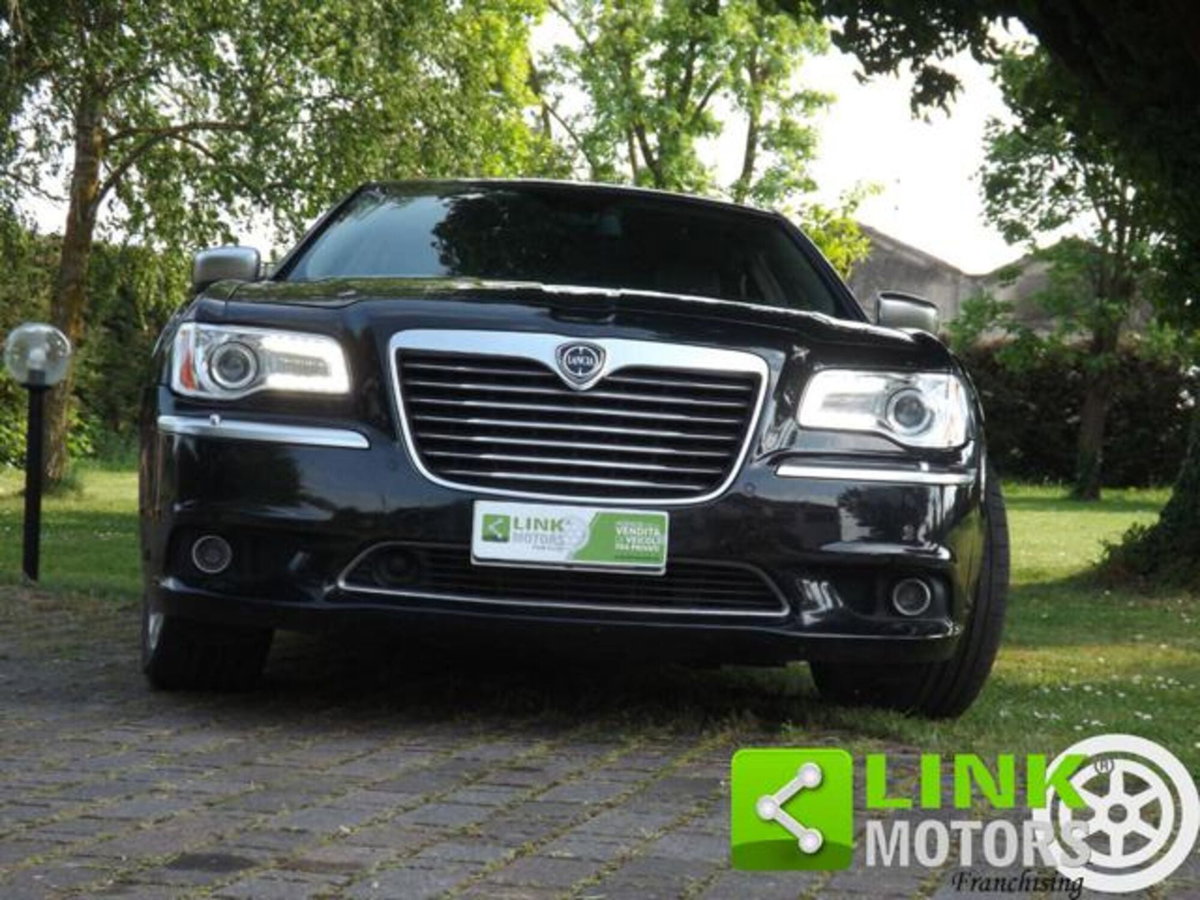 Lancia Thema 3.0 V6 Multijet II 239 CV Executive (15)