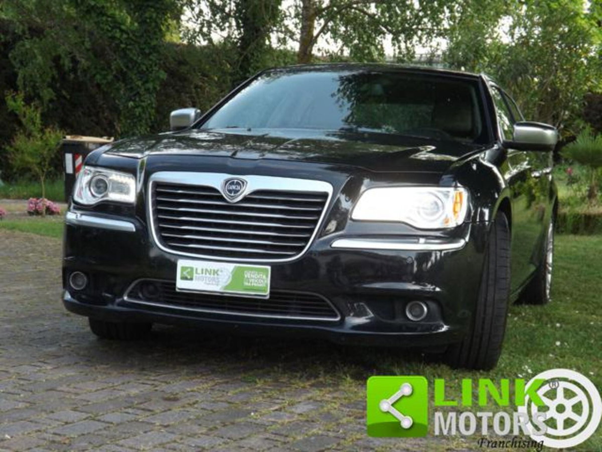Lancia Thema 3.0 V6 Multijet II 239 CV Executive (16)
