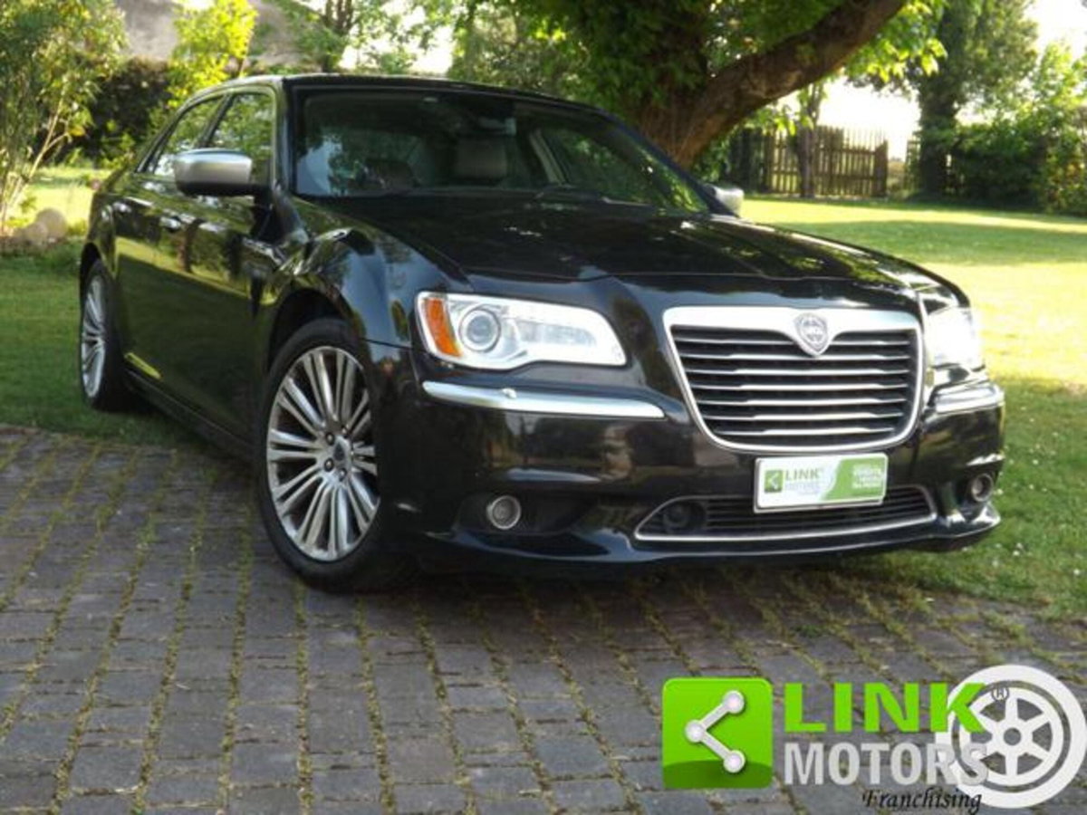 Lancia Thema 3.0 V6 Multijet II 239 CV Executive (9)