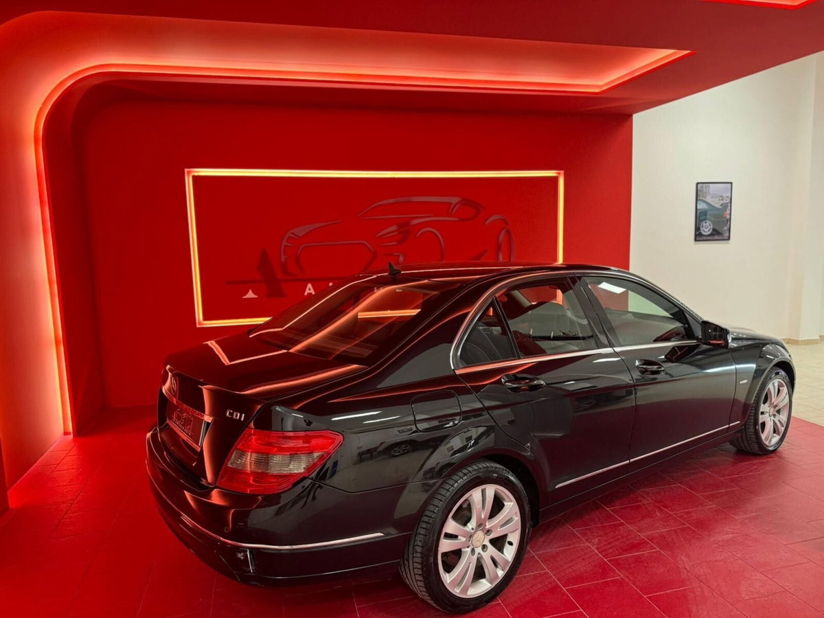 Mercedes-Benz Classe C 220 CDI BlueEFFICIENCY Avantgarde (7)