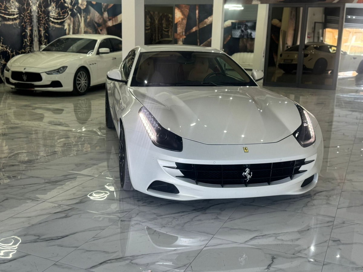 Ferrari FF Coupé FF DCT