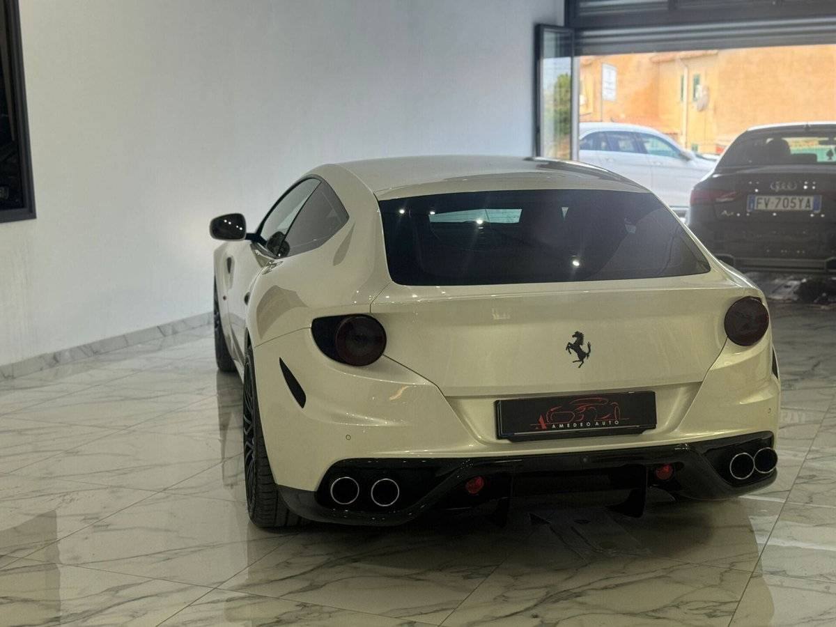 Ferrari FF Coupé FF DCT (14)