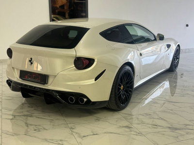 Ferrari FF Coupé FF DCT (2)