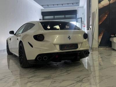 Ferrari FF Coupé FF DCT (5)