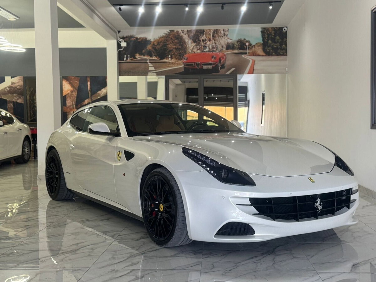 Ferrari FF Coupé FF DCT (7)
