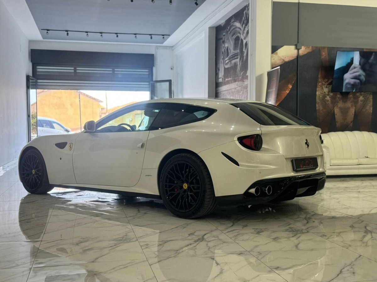Ferrari FF Coupé FF DCT (9)