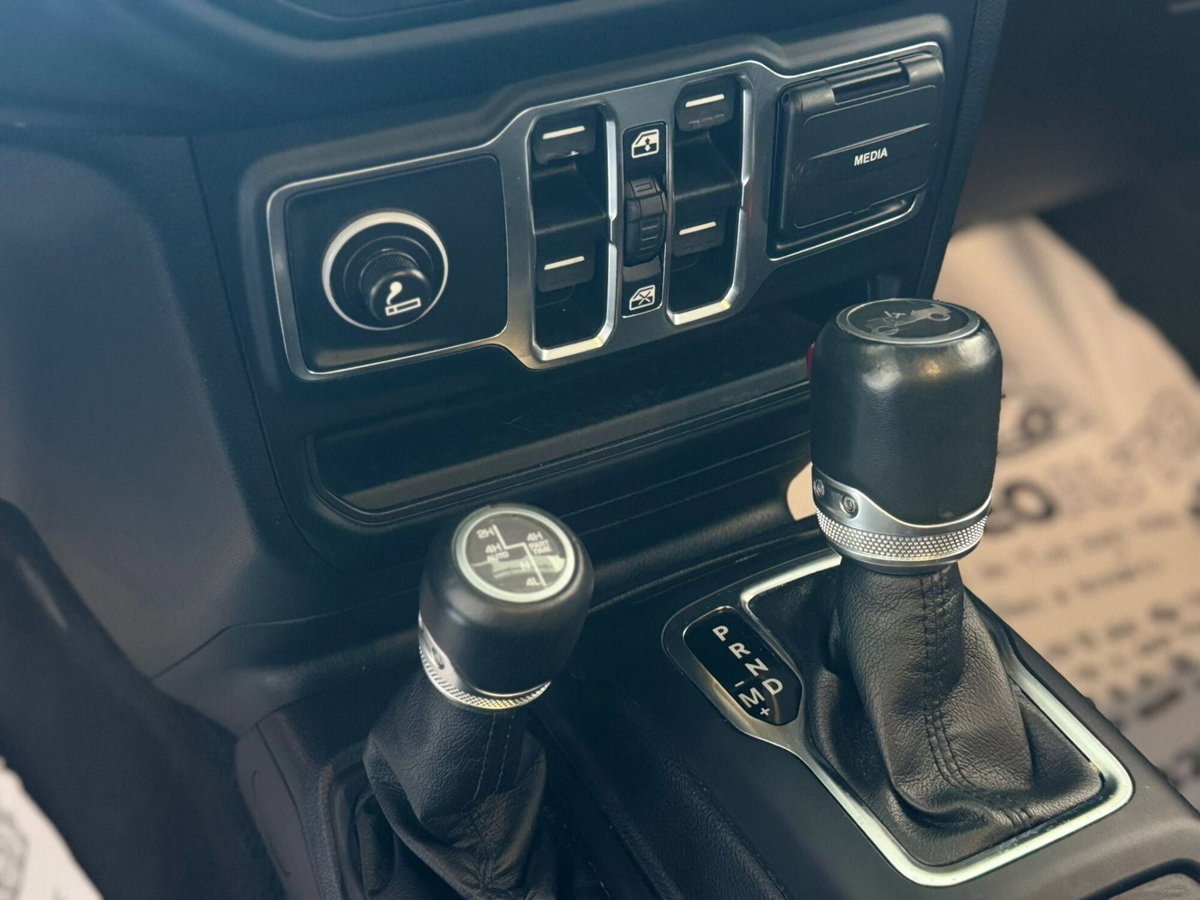 Jeep Wrangler Unlimited 2.2 Mjt II Sahara (11)