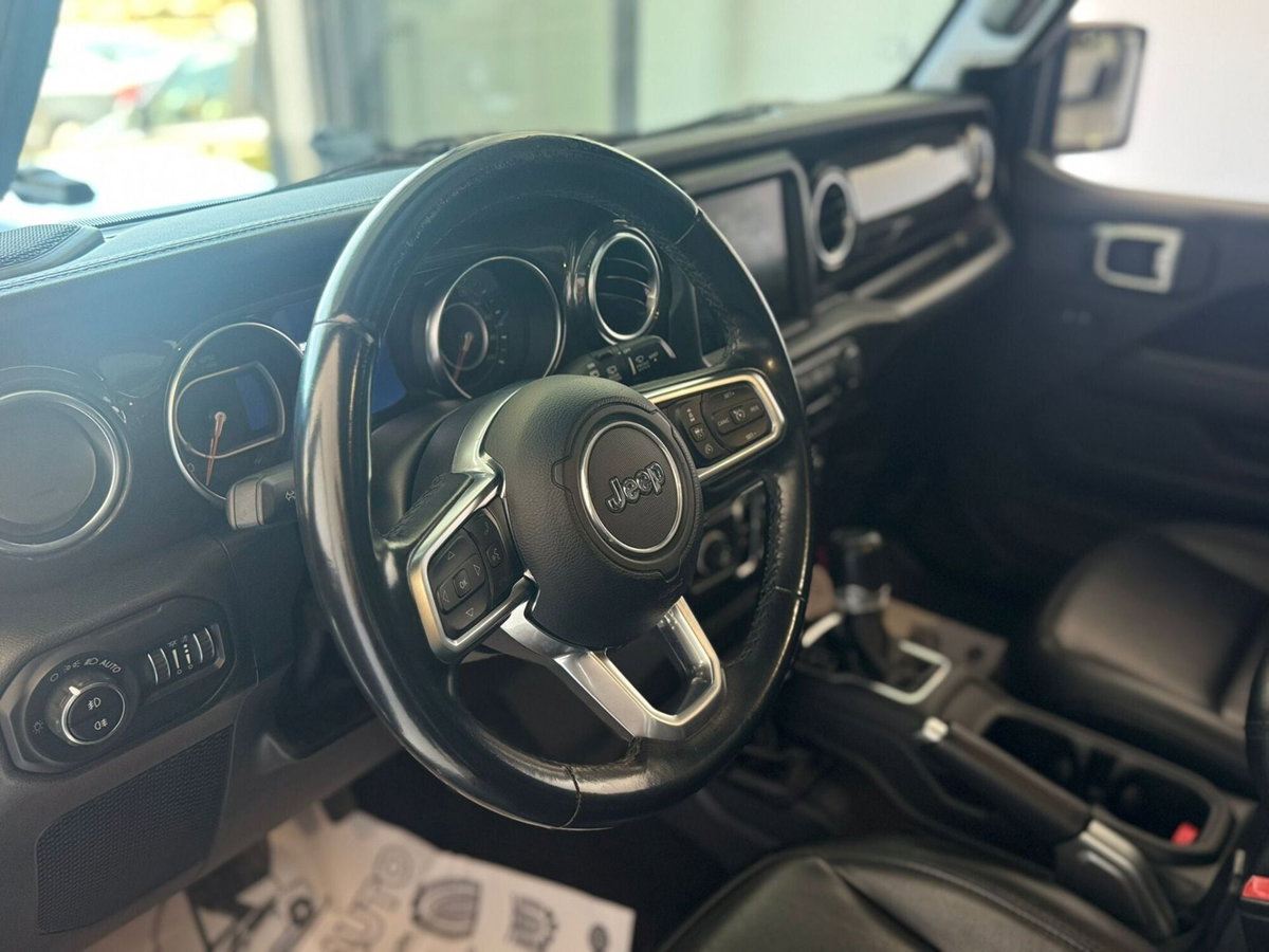 Jeep Wrangler Unlimited 2.2 Mjt II Sahara (8)