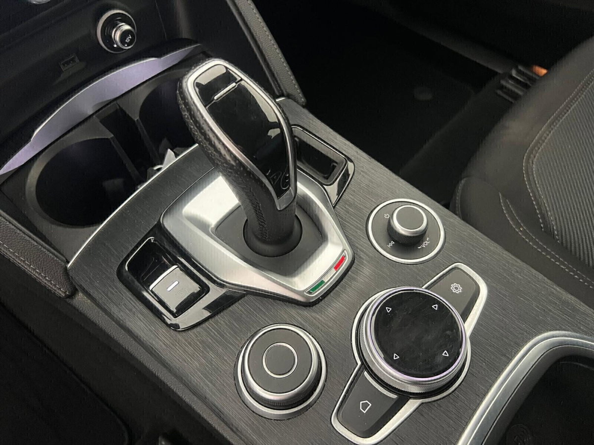 Alfa Romeo Stelvio Stelvio 2.2 Turbodiesel 190 CV AT8 Q4 Ti (13)