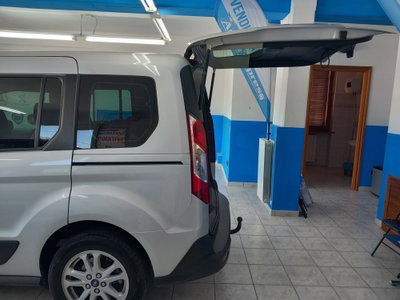 Ford Tourneo Connect 1.5 TDCi 120 CV Titanium (10)