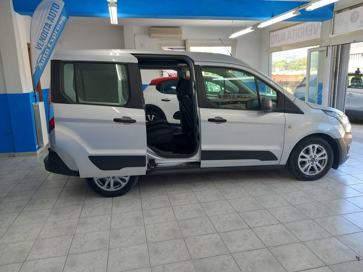 Ford Tourneo Connect 1.5 TDCi 120 CV Titanium (12)