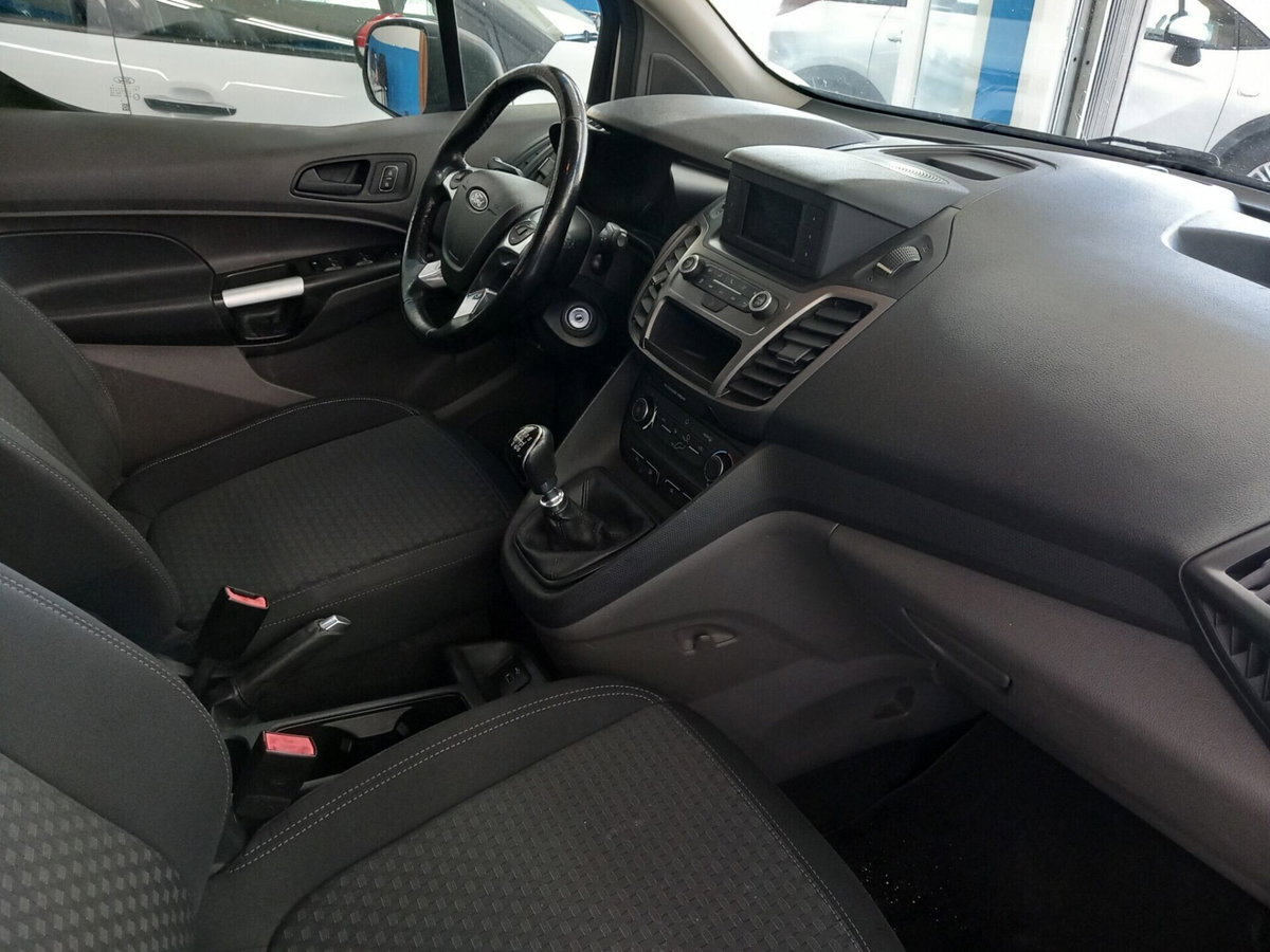 Ford Tourneo Connect 1.5 TDCi 120 CV Titanium (17)