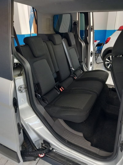 Ford Tourneo Connect 1.5 TDCi 120 CV Titanium (18)