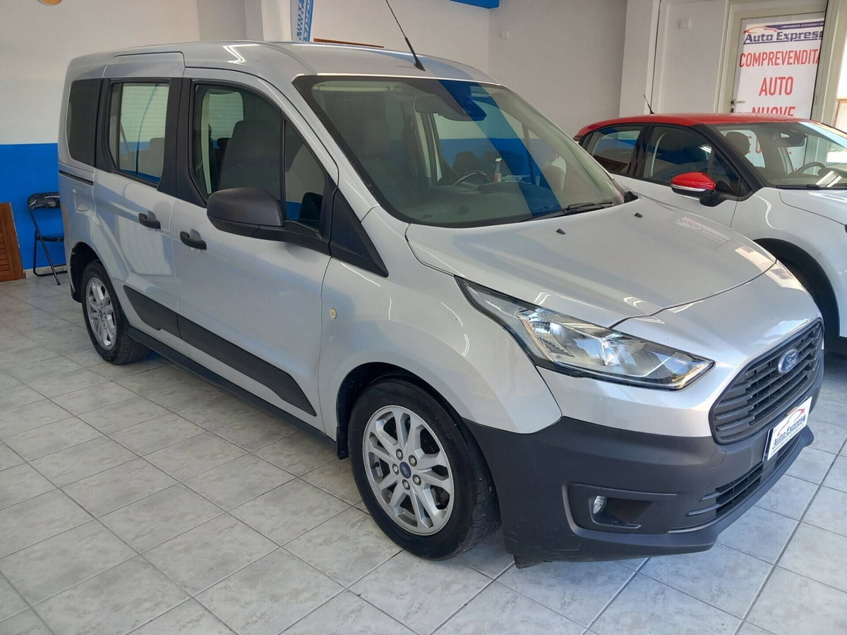 Ford Tourneo Connect 1.5 TDCi 120 CV Titanium (2)