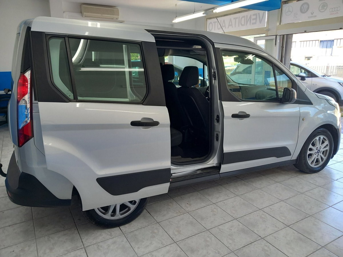 Ford Tourneo Connect 1.5 TDCi 120 CV Titanium (8)