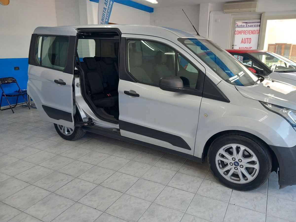 Ford Tourneo Connect 1.5 TDCi 120 CV Titanium (9)