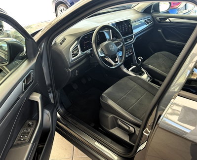 Volkswagen T-Roc 2.0 tdi Style 115cv (2)