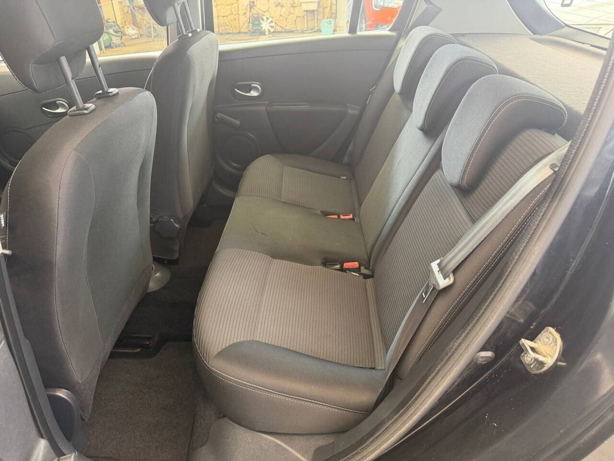 Renault Clio 1.2 16V 5 porte Dynamique (8)