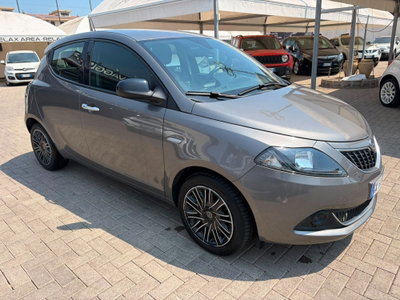 Lancia Ypsilon 1.0 FireFly 5 porte S&S Hybrid Ecochic Gold (2)